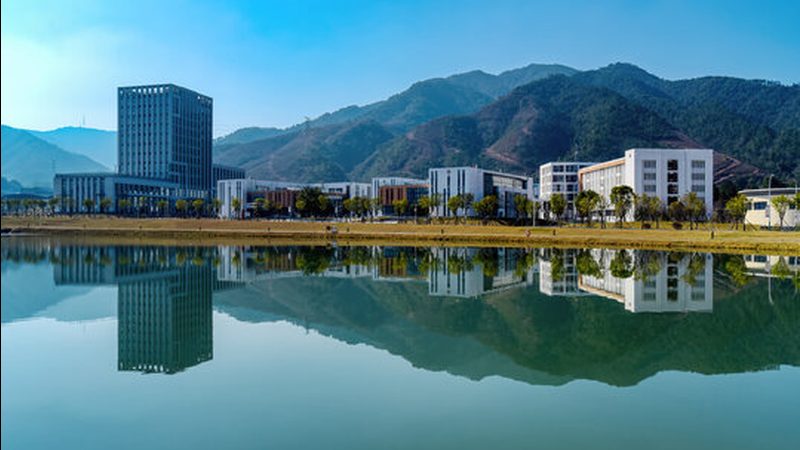 高频板PCB打样生产：揭秘其关键技术与选型要点**